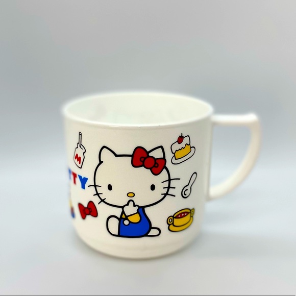 Hello Kitty Dinnerware Set - Picture 3 of 16